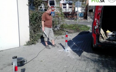 Osadenie parkovacích zábran