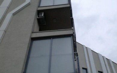 Pád steny balkóna
