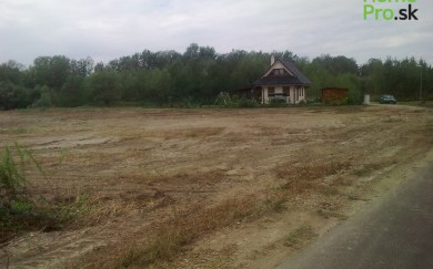 Planírovanie a čistenie stavebných pozemkov
