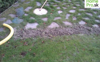 Osadenie drenáže pri ihrisku