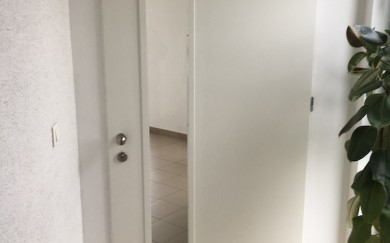 Oprava vypáčených požiarnych dverí