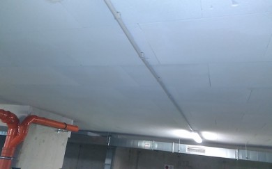 Oprava spadnutého svietidla a kabeláže elektroinštalácií